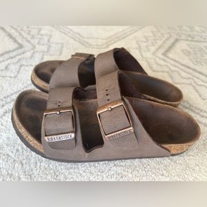 Birkenstock 2 strap Sandal. brown. Size 34 (3-3.5)Good used condition.